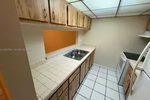 6031 Shaker Wood Cir, Tamarac, FL 33319 - Photo 3