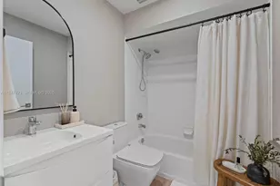 7753 NW 189th St, Hialeah, FL 33015 - Photo 27