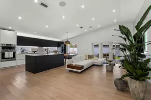 7753 NW 189th St, Hialeah, FL 33015 - Photo 15