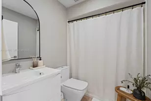 7753 NW 189th St, Hialeah, FL 33015 - Photo 25