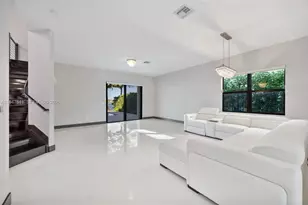 15722 NW 88th Ave, Miami Lakes, FL 33018 - Photo 5