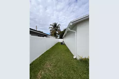 747 SW 6th St, Hallandale Beach, FL 33009 - Photo 19