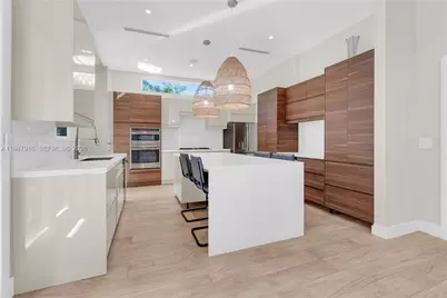 760 NE 115th St, Biscayne Park, FL 33161 - Photo 3