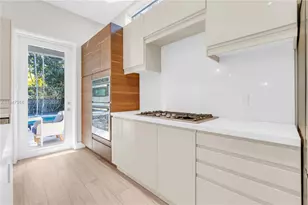 760 NE 115th St, Biscayne Park, FL 33161 - Photo 5