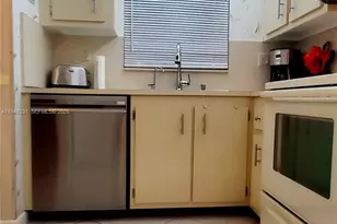 10300 NW 30th Ct, Sunrise, FL 33322 - Photo 9