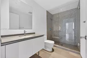 68 SE 6th St, Miami, FL 33131 - Photo 13