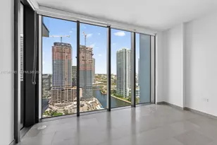 68 SE 6th St, Miami, FL 33131 - Photo 7