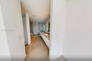 68 SE 6th St, Miami, FL 33131 - Photo 15