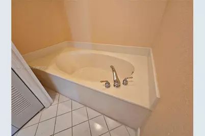 7715 Southampton Ter #201E, Tamarac, FL 33321 - Photo 15