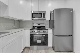 7925 Carlyle Ave, Miami Beach, FL 33141 - Photo 7