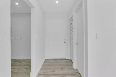 7925 Carlyle Ave #402, Miami Beach, FL 33141 - Photo 13