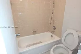 810 SW 129th Pl, Miami, FL 33184 - Photo 13