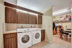 1713 Whitehall Dr, Davie, FL 33324 - Photo 13