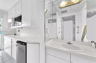 10101 Collins Ave, Bal Harbour, FL 33154 - Photo 85
