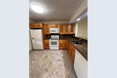 379 Lakeview Dr #205, Weston, FL 33326 - Photo 3