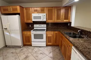 379 Lakeview Dr, Weston, FL 33326 - Photo 3