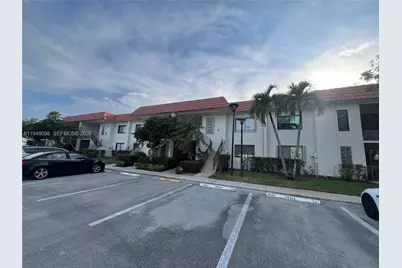 379 Lakeview Dr #205, Weston, FL 33326 - Photo 3