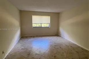 379 Lakeview Dr, Weston, FL 33326 - Photo 7
