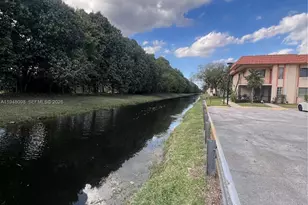 379 Lakeview Dr, Weston, FL 33326 - Photo 15