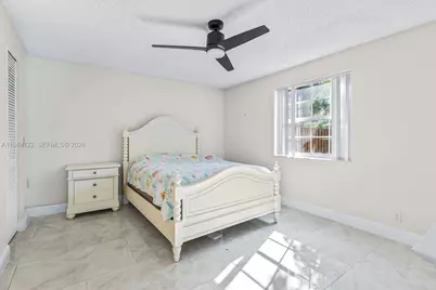 10738 N Saratoga Dr, Cooper City, FL 33026 - Photo 9