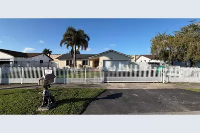 12285 SW 257th Ter, Homestead, FL 33032 - Photo 7