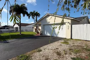 12285 SW 257th Terrace, Homestead, FL 33032 - Photo 5