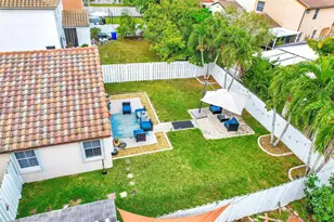 1975 NW 191st Ave, Pembroke Pines, FL 33029 - Photo 17