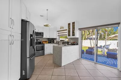 1975 NW 191st Ave, Pembroke Pines, FL 33029 - Photo 17