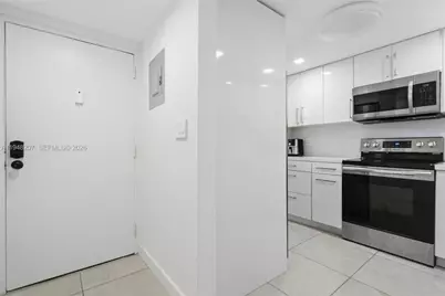 469 N Pine Island Rd #B302, Plantation, FL 33324 - Photo 5