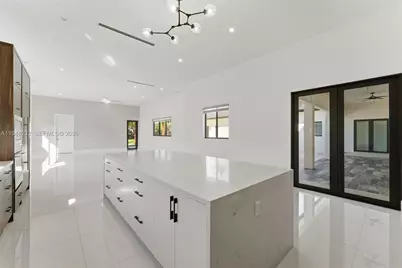 10005 SW 66th St, Miami, FL 33173 - Photo 13