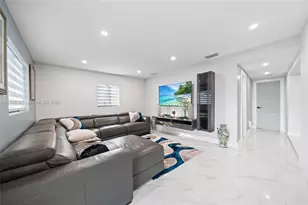 7874 NW 175th St, Hialeah, FL 33015 - Photo 9