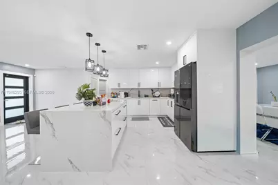 7874 NW 175th St, Hialeah, FL 33015 - Photo 5