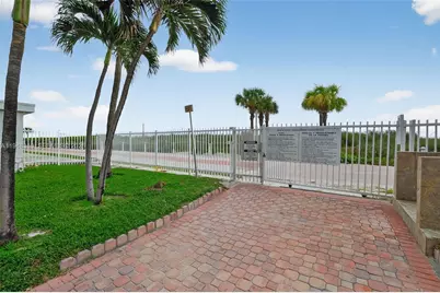 6345 Collins Ave #434, Miami Beach, FL 33141 - Photo 13