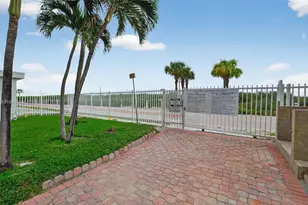 6345 Collins Ave, Miami Beach, FL 33141 - Photo 13