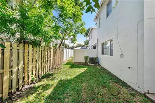 6004 Red Plum Ct, Tamarac, FL 33321 - Photo 17