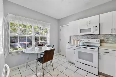 6004 Red Plum Ct, Tamarac, FL 33321 - Photo 7