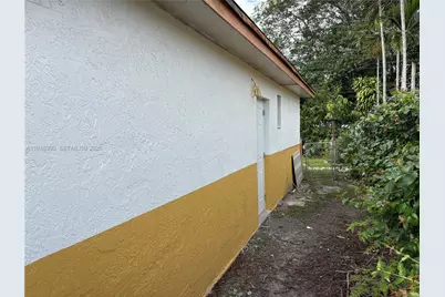 330 N 69th Way, Hollywood, FL 33024 - Photo 17