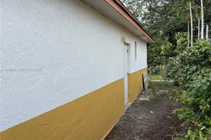 330 N 69th Way, Hollywood, FL 33024 - Photo 17