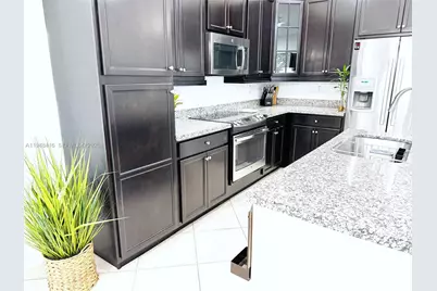 3209 W 98th Pl, Hialeah, FL 33018 - Photo 9