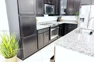 3209 W 98th Pl, Hialeah, FL 33018 - Photo 9