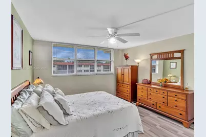 9420 S Hollybrook Lake Dr #302, Pembroke Pines, FL 33025 - Photo 9