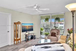 9420 S Hollybrook Lake Dr, Pembroke Pines, FL 33025 - Photo 7