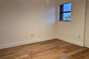 19740 Cypress Ct, Hialeah, FL 33015 - Photo 7