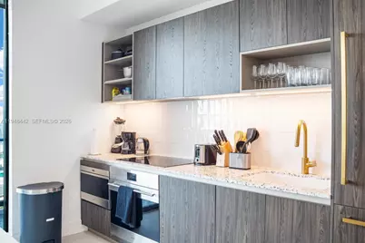 159 NE 6th St #5101, Miami, FL 33132 - Photo 11