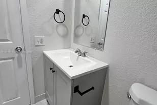 4605 NW 9th Dr, Plantation, FL 33317 - Photo 29