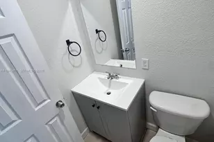 4605 NW 9th Dr, Plantation, FL 33317 - Photo 9