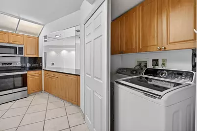 20281 E Country Club Dr #405, Aventura, FL 33180 - Photo 11