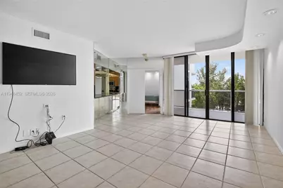20281 E Country Club Dr #405, Aventura, FL 33180 - Photo 3