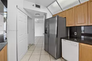 20281 E Country Club Dr, Aventura, FL 33180 - Photo 17