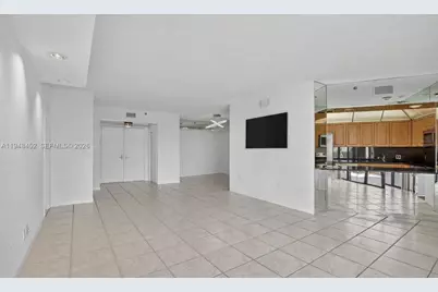 20281 E Country Club Dr #405, Aventura, FL 33180 - Photo 9